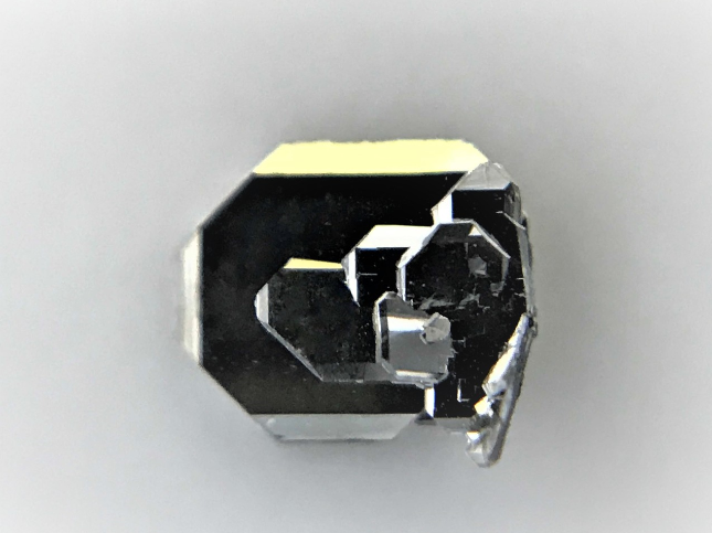 ZrSiS crystals 硫化硅鋯晶體